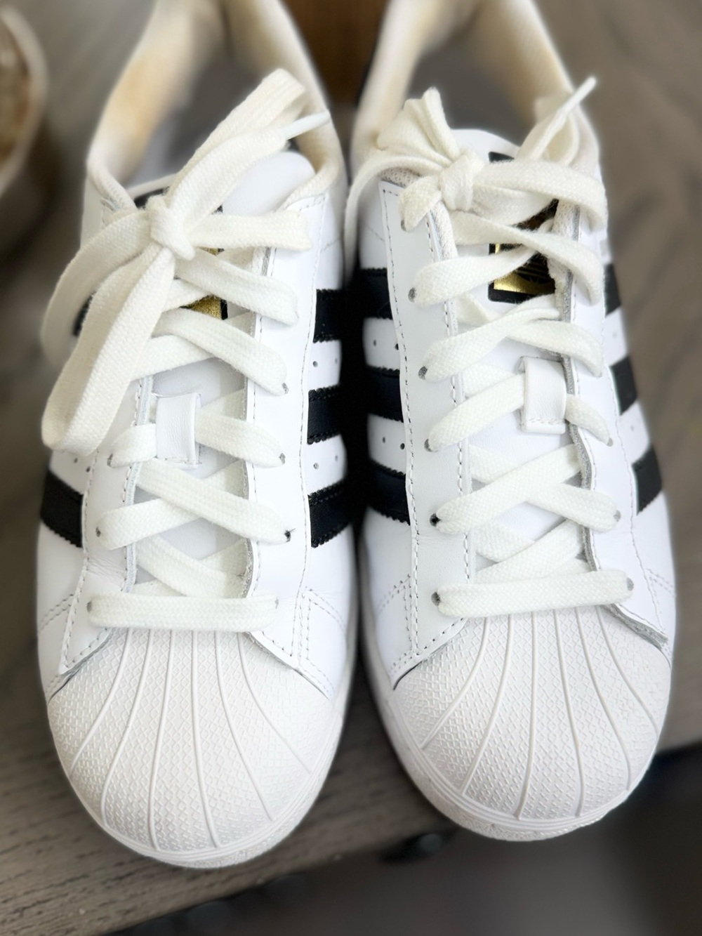 🤍 Authentic Adidas Superstar sneakers in excellent pre-owned condition.